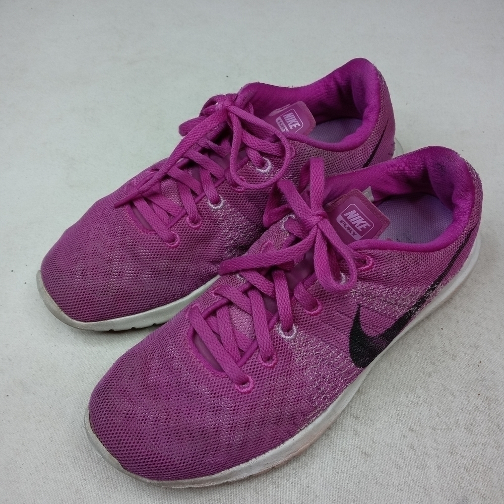 Nike Fury women's sz 7 pink athletic shoes